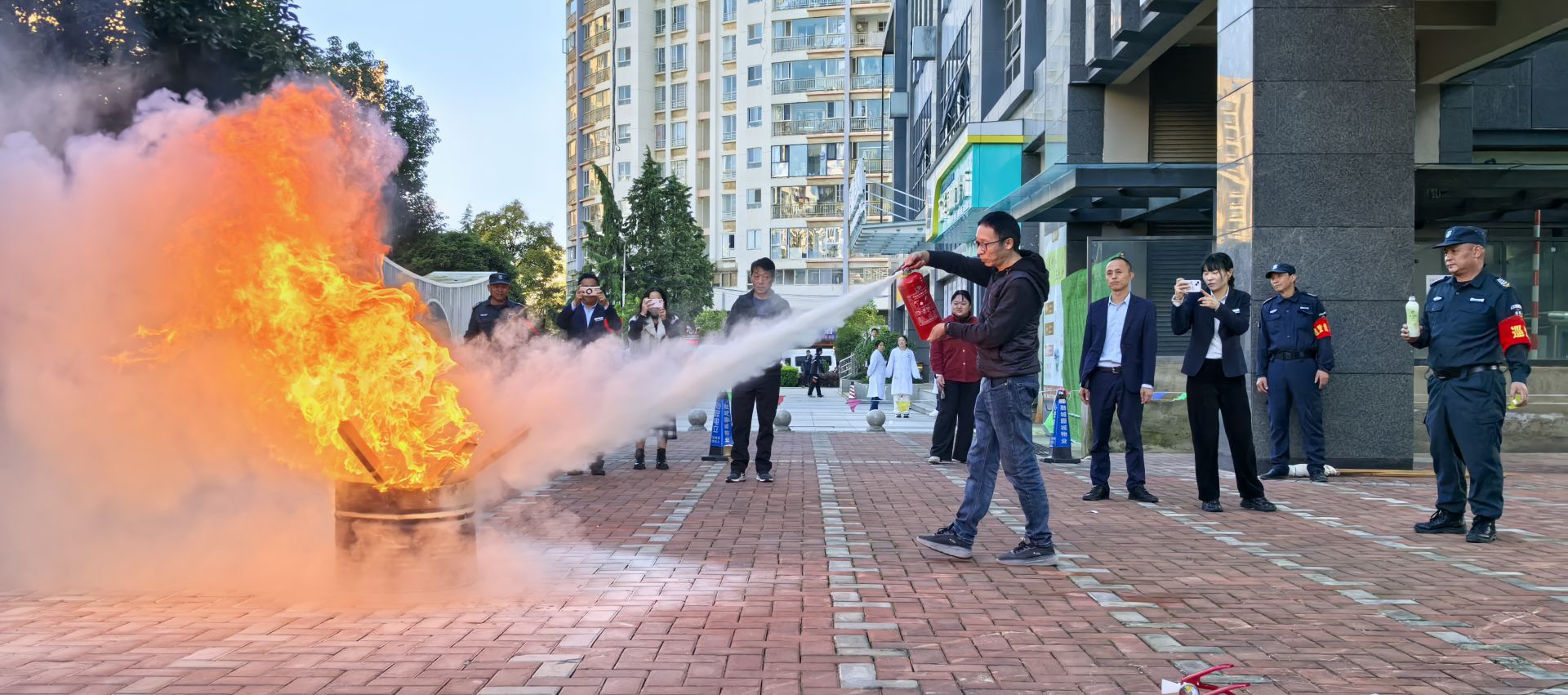筑牢安全防线，护航健康发展——康旅健康丨雲頤园·椿萱蕙2025年消防宣传月演练圆满举行