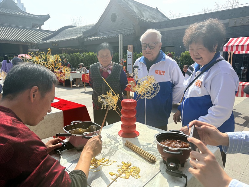 椿萱蕙资讯丨戏韵绕梁，非遗入巷：在椿萱蕙·裕馨康养社区，养老成了“有盼头”的日子-养老院