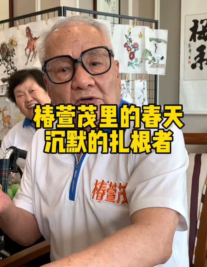 树不会有因为赞美它 就拼命的长高 也不会因为有人嘲笑它就停止生长 宝宝 你也应该一样