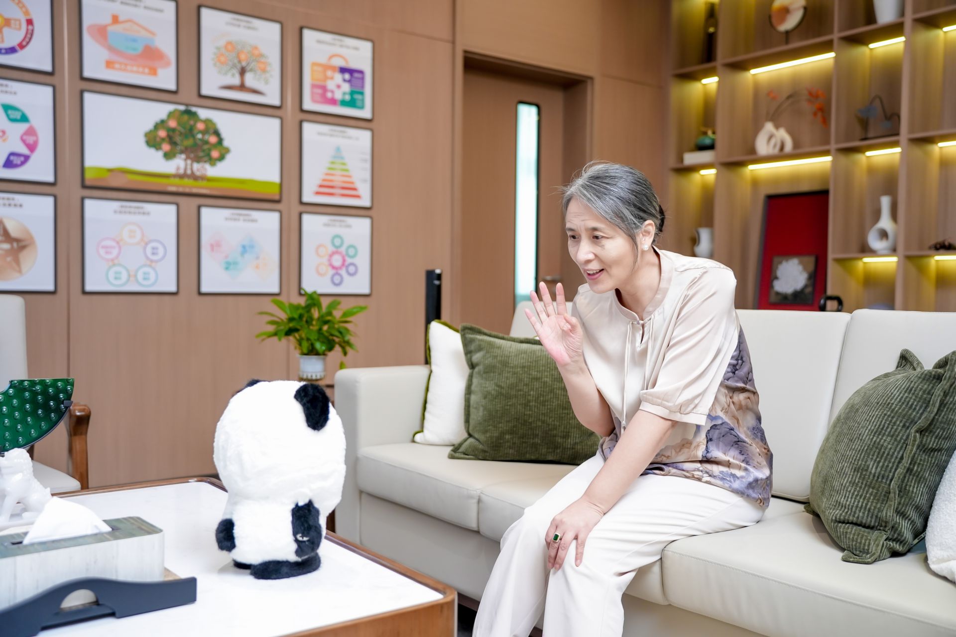 能谈心、会安抚、懂照护！三款智能萌宠数字员工入驻椿萱茂·龙岗区养老护理院-养老院